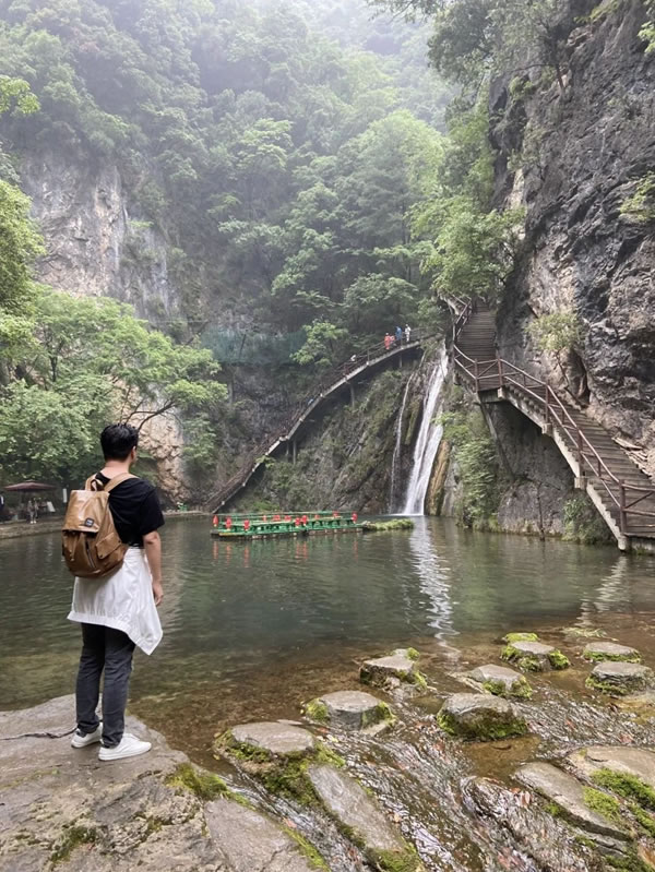 平凹国际家居 | 青春有梦，不负时光，共赏湖光山色！